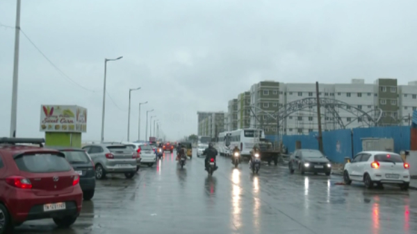 Heavy rain with Thunderstorms in Chennai trees fell flights diverted to Bangalore 