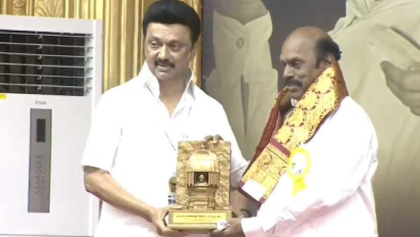 Mk Stalin gave a pleasant surprise by presenting the memento to Minister EV Velu on the stage. 