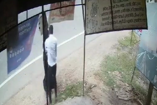 Hijab wearing women attacked by a man in UP road and kidnapped after giving sex torture 