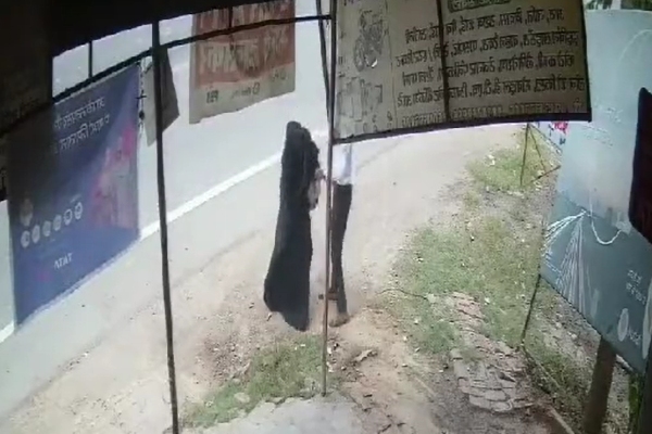 Hijab wearing women attacked by a man in UP road and kidnapped after giving sex torture 