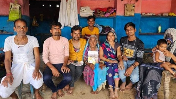 Bhopal Woman says PM Modi is like her son and gifts 25 Acres Bhopal Woman says PM Modi is like her son and gifts 25 Acres