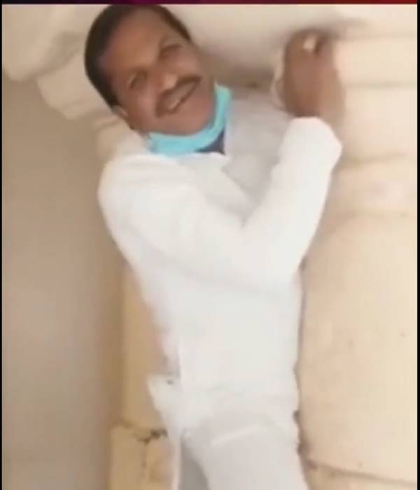 Video of BJP MLA Dilip Makwana Seen Stuck Between Two Pillars is shared by many Video of BJP MLA Dilip Makwana Seen Stuck Between Two Pillars is shared by many