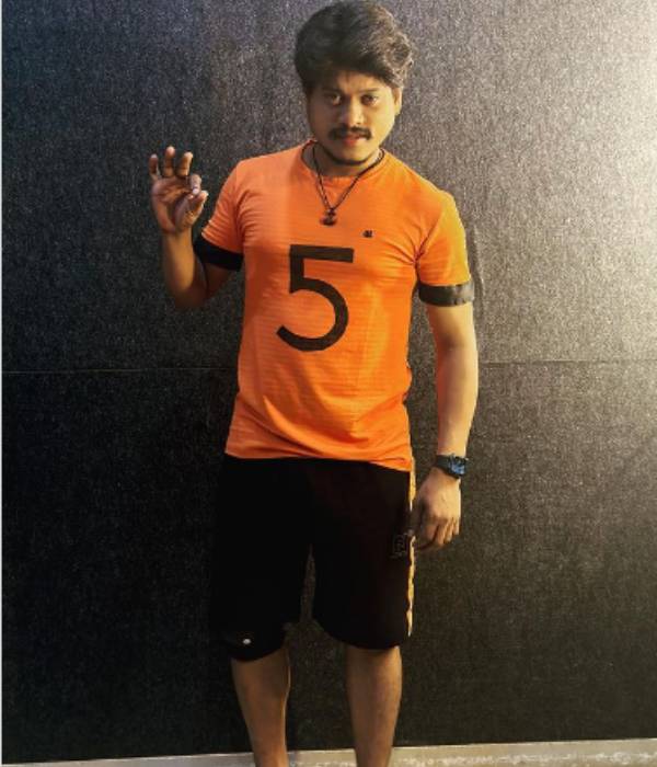 Vijay TV Pugazh asks apology to Actor Vijays fans 