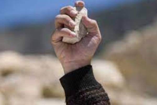 Stone pelts on accused house who sexually assaults 14 years old girl Stone pelts on accused house who sexually assaults 14 years old girl
