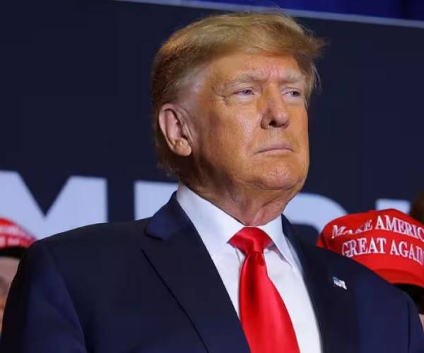 How Trump Showed Secret Attack Plan To Guests During Party At Golf Club