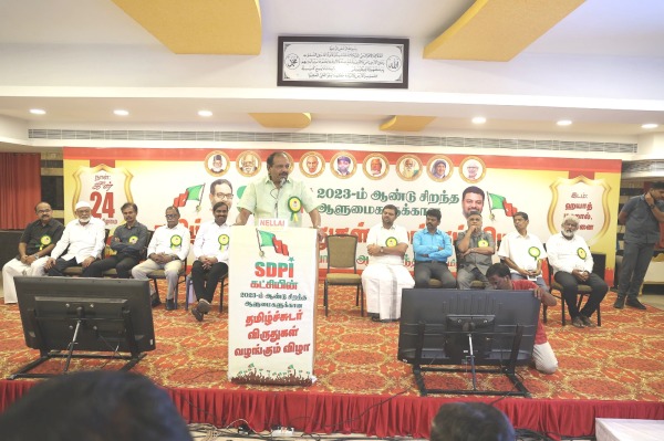 Director Vetrimaran received Thanthai Periyar award in SDPI award function 