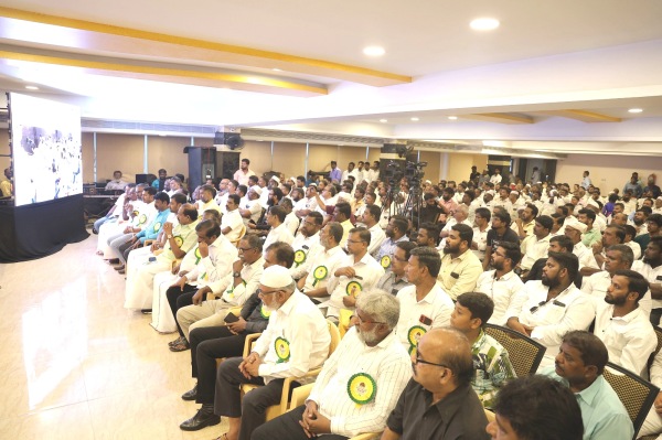 Director Vetrimaran received Thanthai Periyar award in SDPI award function 