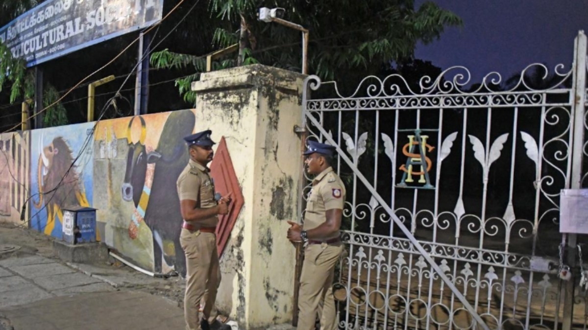 Rs 1000 crore worth land recovered from admk functionary in chennai says minister KKSSR Ramachandran 