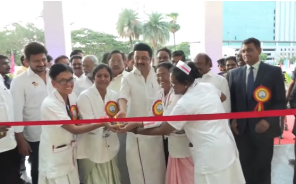 CM stalin inaugurates Kalaignar Centenary Super Speciality hospital with medical workers 