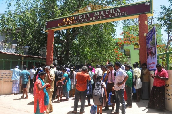 More than 30 students injured in Trichy private school samiana pandhal collapsed