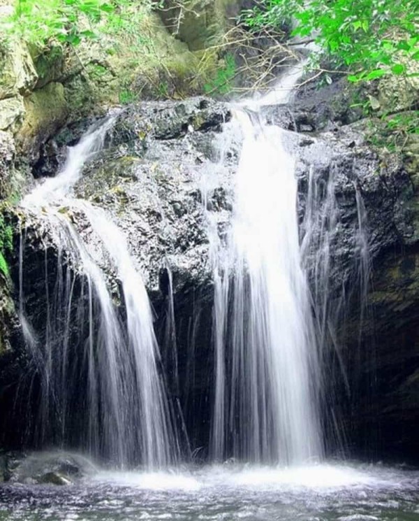 Is there a waterfall in Chennai? What are the top 5 tourist sites around Chennai? 