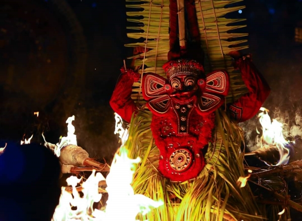 Theiyam dance in Thanjavur Kantara who came in person.. People were mesmerized and enjoyed. 