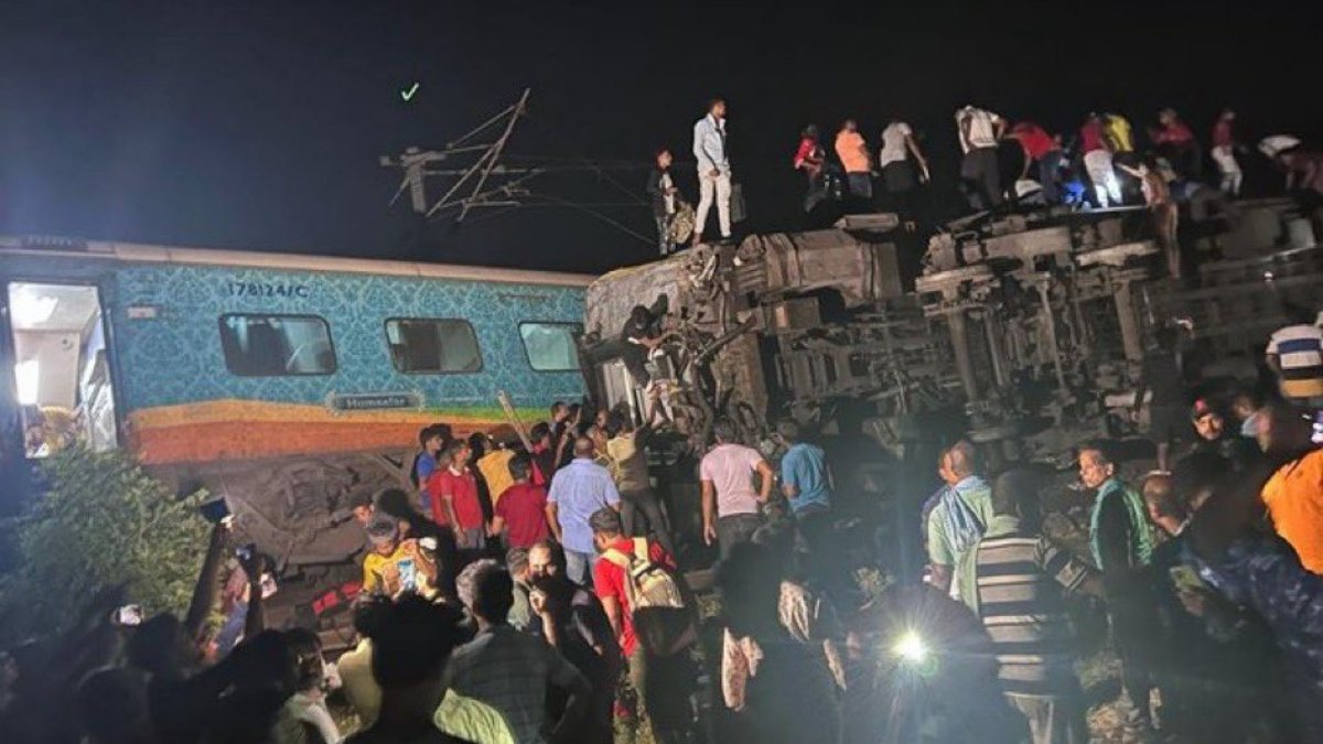 Coromandel Express derails in Odishas Balasore district Coromandel Express derails in Odishas Balasore district