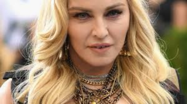 Famous pop singer madonna hospitalized with serious infection 