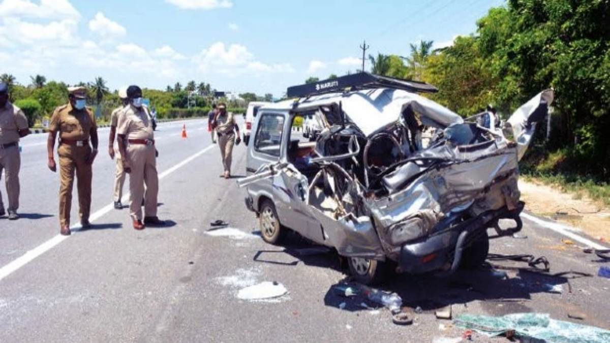 Omni car collided with a truck near Kanchipuram-5 members of the same family killed Omni car collided with a truck near Kanchipuram-5 members of the same family killed