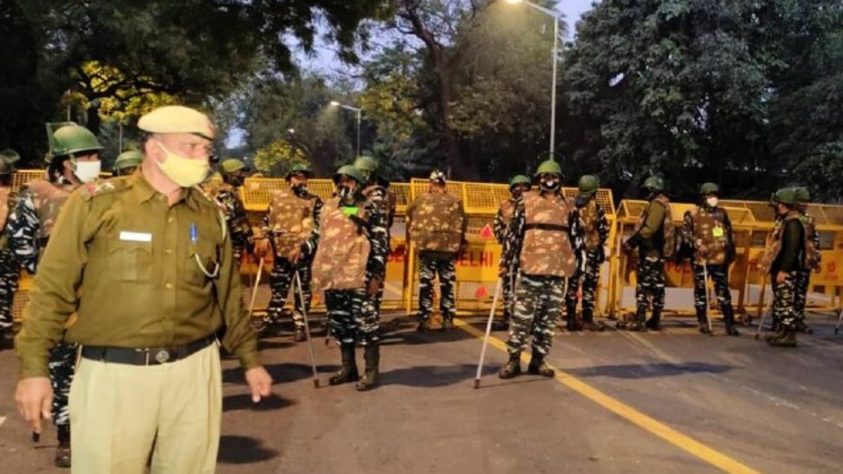 Screaming teenage girl in car, A police chase in cinematic style - middle night, excitement in Delhi Screaming teenage girl in car, A police chase in cinematic style - middle night, excitement in Delhi