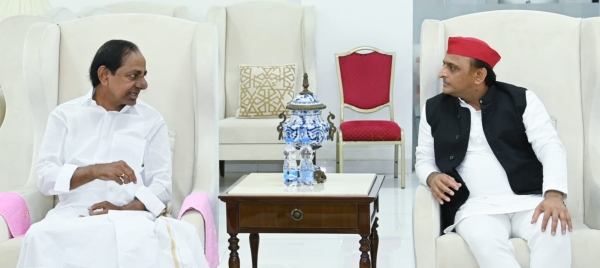 Loksabha Election 2024: Akhilesh Yadav meets Chandrasekhar Rao in Hyderabad