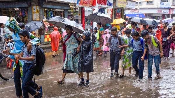 4 people were killed in a landslide due to heavy rain in Mumbai, today is a holiday for schools and colleges 4 people were killed in a landslide due to heavy rain in Mumbai, today is a holiday for schools and colleges