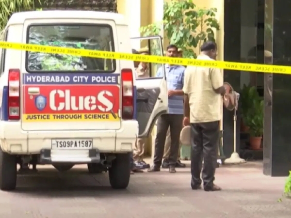 Medical college student cuts private part testicle in Telangana, dies by sucide 