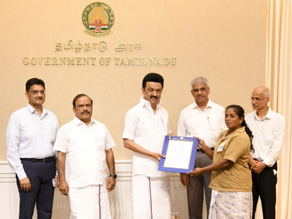 Tamilnadu CM MK Stalin gave subsidy for new auto to 500 women drivers in Chennai 