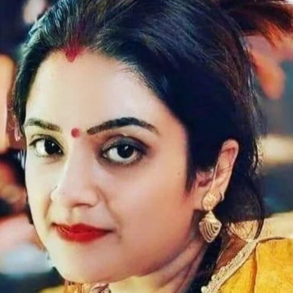 Famous Personality Mother of 3 Rakhi Gupta removed from Bihar Chhapra Mayor post 