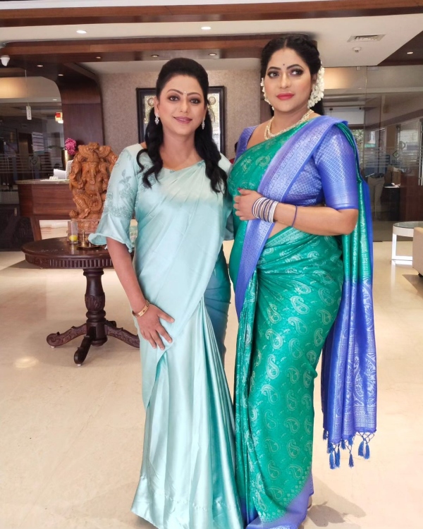 Baakiyalakshmi Serial twist Baakiya congratulates Radhika and Iniya dances in happiness 