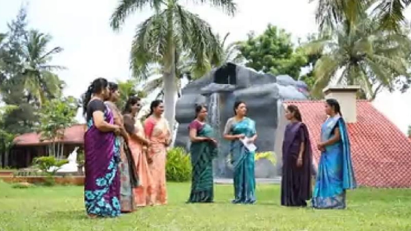 Baakiyalakshmi serial Baakiya and her eight companions finish cooking for 5000 people 