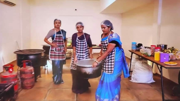 Baakiyalakshmi serial Baakiya and her eight companions finish cooking for 5000 people 