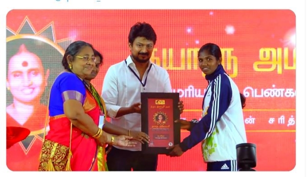Tamil Nadu womens football team won the gold trophy after five years Tamil Nadu womens football team won the gold trophy after five years