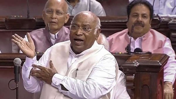 Leader of Opposition Mallikarjun Kharge mic switched off in Parliament and leaders walked out from Rajya Sabha 
