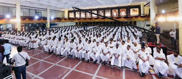 DMK youth wing executives took a district-wise group photo with Chief Minister Stalin, 