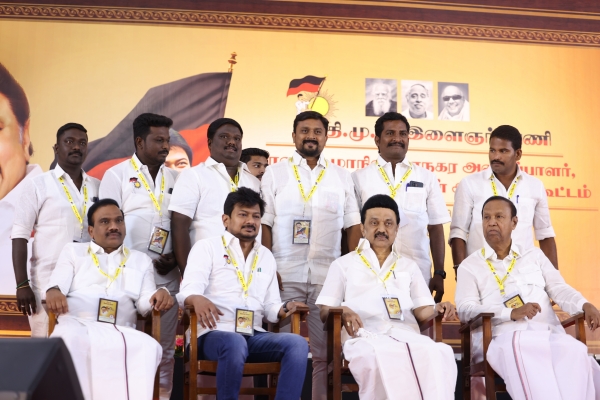 DMK youth wing executives took a district-wise group photo with Chief Minister Stalin, 