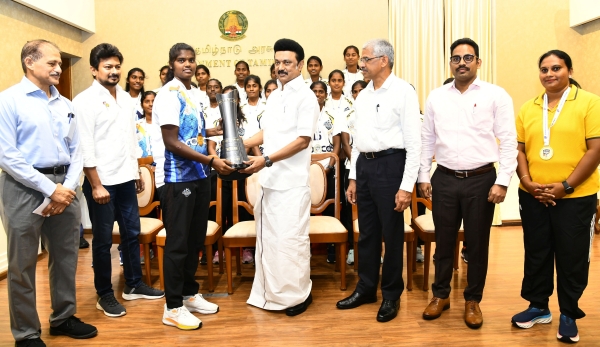 Tamil Nadu womens football team won the gold trophy after five years Tamil Nadu womens football team won the gold trophy after five years