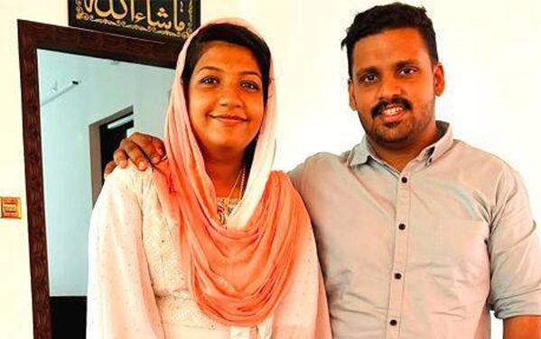 photoshoot-in-the-river-newlywed-couple-dies-after-falling-down-tragedy-in-kerala photoshoot-in-the-river-newlywed-couple-dies-after-falling-down-tragedy-in-kerala