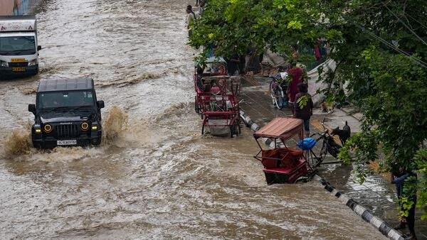 Due to incessant rains, flood water has again accumulated in low-lying areas in Delhi 