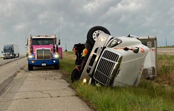 2 point 7 lakh households have no power due to unexpected hurricane