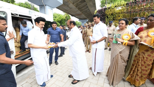  comments made by political leaders on Kalaignar centenary library in madurai