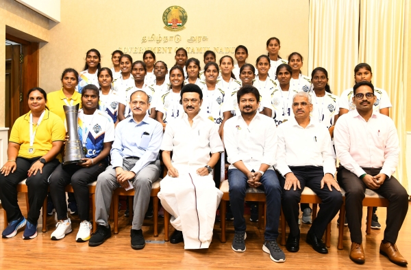 Tamil Nadu womens football team won the gold trophy after five years Tamil Nadu womens football team won the gold trophy after five years