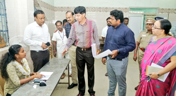 Magalir urimai thogai applications 15 percentaga distributed in chennai: says J radhakrishnan Magalir urimai thogai applications 15 percentaga distributed in chennai: says J radhakrishnan