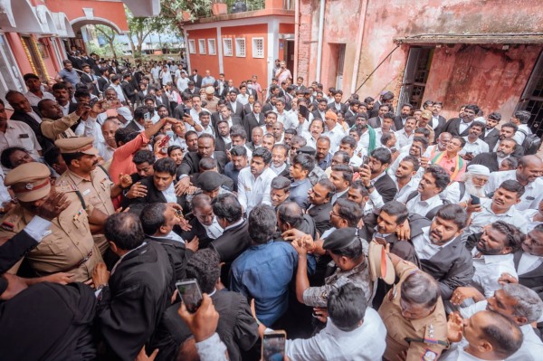Roads were jammed when Tamil Nadu BJP leader Annamalai appeared in Saidapet court Roads were jammed when Tamil Nadu BJP leader Annamalai appeared in Saidapet court