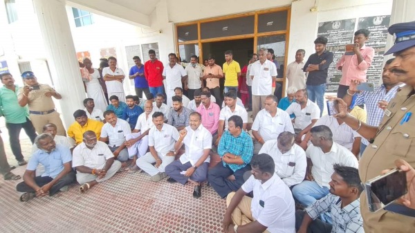 PMK MLA Arul dharna protest against Block development officer in Salem 
