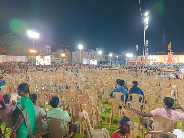 Empty chairs at BJP conference in Annamalais home town karur: Gayathri Raghuram criticized Empty chairs at BJP conference in Annamalais home town karur: Gayathri Raghuram criticized