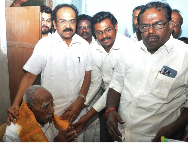 Minister Thangam Thennarasu visited the home of Gopalakrishnan (107 years old), the oldest pensioner in Tamil Nadu Minister Thangam Thennarasu visited the home of Gopalakrishnan (107 years old), the oldest pensioner in Tamil Nadu