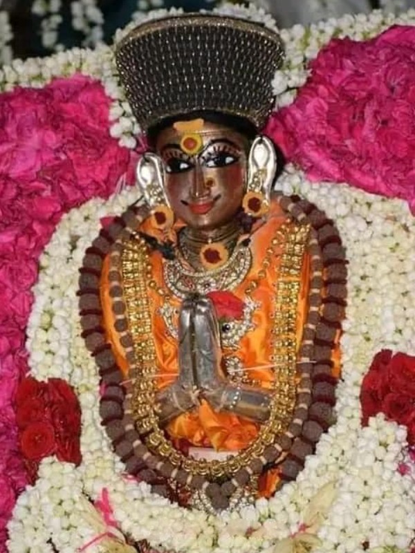 Karaikal Mangani festival lakhs of Devotees prayer put mangoes lord siva 