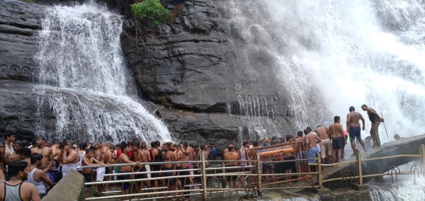 Courtalam season today: Tourists allowed to bathe, check water level here 