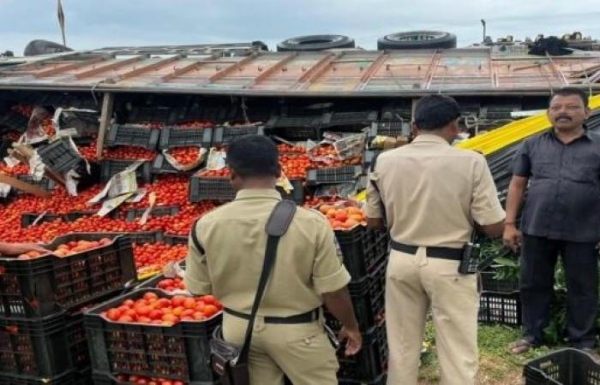  Police protection given as lorry carrying tomatoes stuck in accident