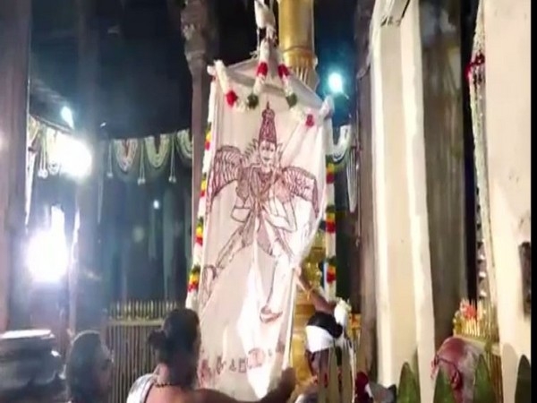Madurai Kallazhagar temple aadi brahmorchavam begins with flog hoisting today Aug 1st Therootam Madurai Kallazhagar temple aadi brahmorchavam begins with flog hoisting today Aug 1st Therootam