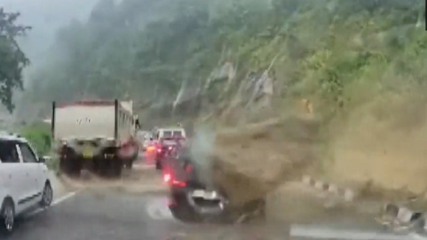  Nagaland: Giant rocks sliding from hill crush cars, killed Two
