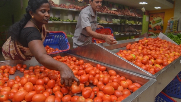 Tomato followed by onion, green chilli price hike, chennai Koyambedu vegetable price today 