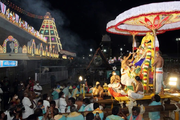 Guru Purnima Devotees visit Sathuragiri Temple Tirupati Pournami Garuda Seva 